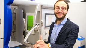 Mit dem neuen Verfahren, das Dr. Oliver Maurer entwickelt hat, lassen sich mit dem 3D-Drucker vor allem kleinere Metallbauteile erheblich feiner und qualitativ hochwertiger drucken.