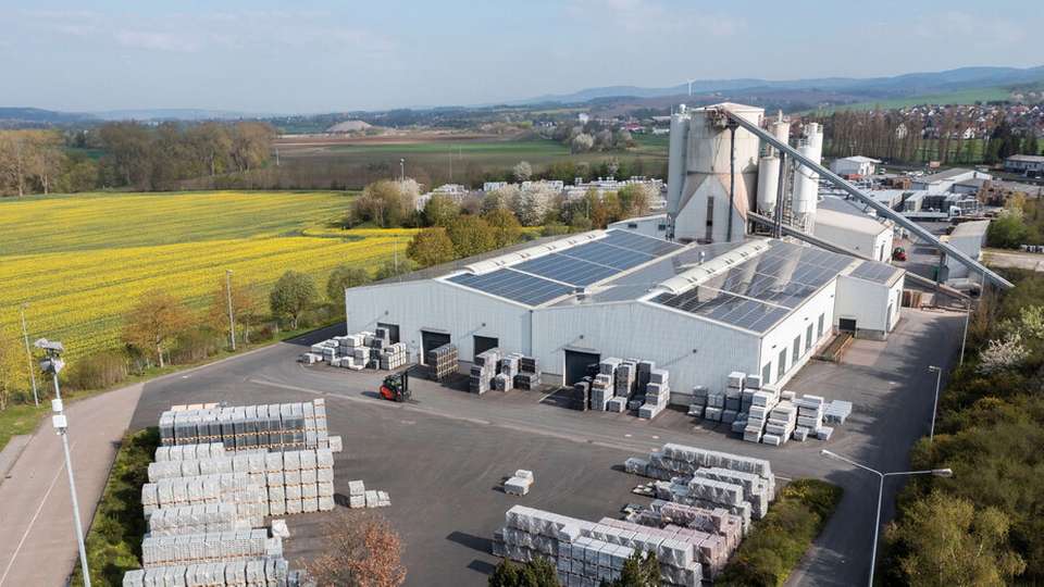 Ein Hersteller von Baustoffen nahm Modernisierungen an seinen Anlagen mittels Retrofit vor, gestützt durch ein flexibles Finanzierungsmodell.
