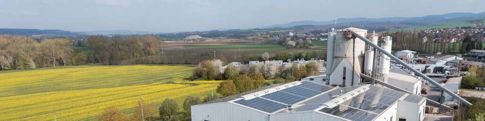 Ein Hersteller von Baustoffen nahm Modernisierungen an seinen Anlagen mittels Retrofit vor, gestützt durch ein flexibles Finanzierungsmodell.