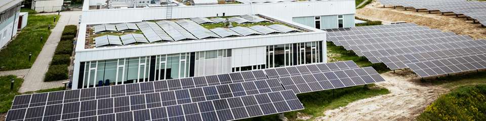 Windenergie- und PV-Anlage auf dem Campus des Fraunhofer ICT in Pfinztal.