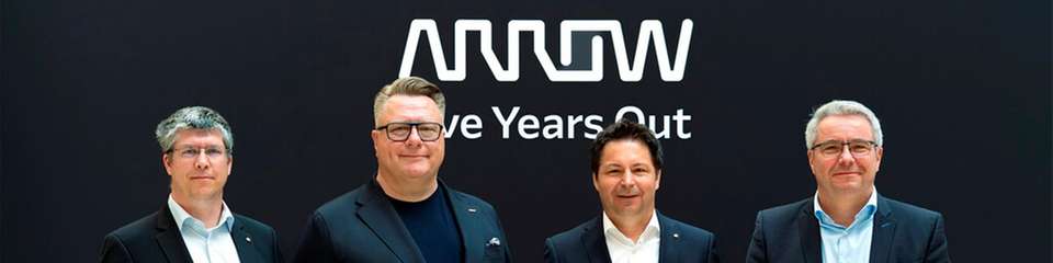 Arbeiten künftig zusammen (von links): Florian Brenner (Distribution Manager EMEA, TDK-Lambda Europe), Jörg Strughold (President Global Components EMEA, Arrow), Florian Seifriz (Distribution Director EMEA, TDK-Lambda Europe) und Volker Strauss (Global Supplier Business Manager IP&E, Arrow).