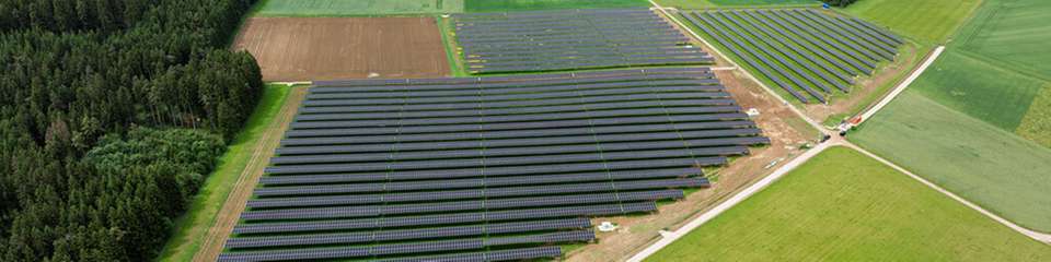 Der Agri-Photovoltaikpark in Veringenstadt verbindet Solarstromerzeugung mit effizienter landwirtschaftlicher Nutzung und setzt damit Maßstäbe für eine nachhaltige Flächennutzung der Zukunft.