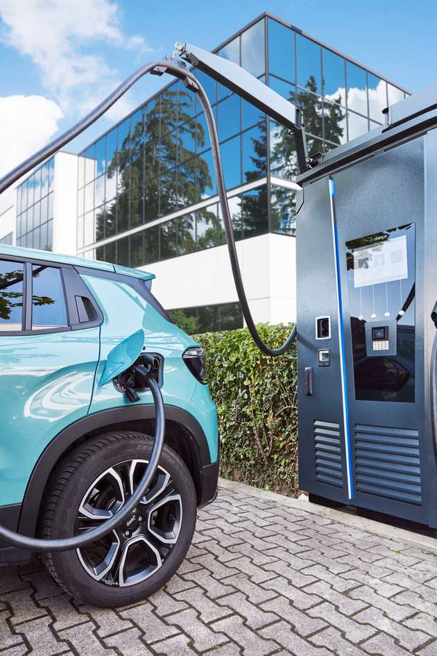 HPC-Lader unterstützen die nachhaltige Elektrifizierung des konzerneigenen Fuhrparks. Die Compleo-Technologie ist skalierbar und bietet Effizienz sowie Zukunftssicherheit.
