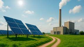 Eine Eigenstromversorgung mithilfe von Photovoltaikanlagen und Blockheizkraftwerken hilft Unternehmen, ihre Energiekosten zu senken, unabhängiger vom Strommarkt zu werden und aktiv zum Klimaschutz beizutragen – trotz hoher regulatorischer Anforderungen und einer komplexen Planung.