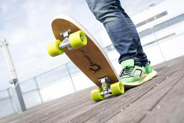 Ein Skateboard aus biologisch abbaubarem Schaumstoff.