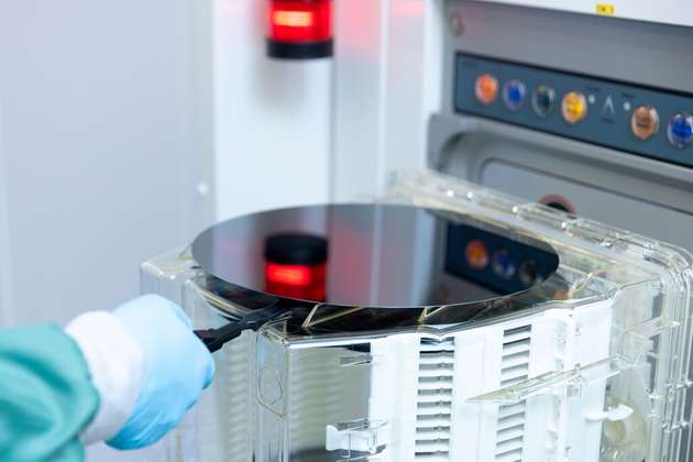 Der beschichtete Wafer ist optisch nicht von einem herkömmlichen zu unterscheiden.