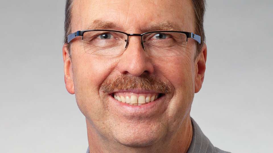  Jürgen Skowaisa, Produktmanager für Radar bei Vega, betont: „Die neuen Radarsensoren lassen sich problemlos auf bestehende Halterungen setzen – das spart Zeit und vermeidet Umbauten.“