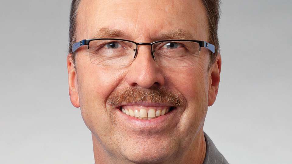  Jürgen Skowaisa, Produktmanager für Radar bei Vega, betont: „Die neuen Radarsensoren lassen sich problemlos auf bestehende Halterungen setzen – das spart Zeit und vermeidet Umbauten.“