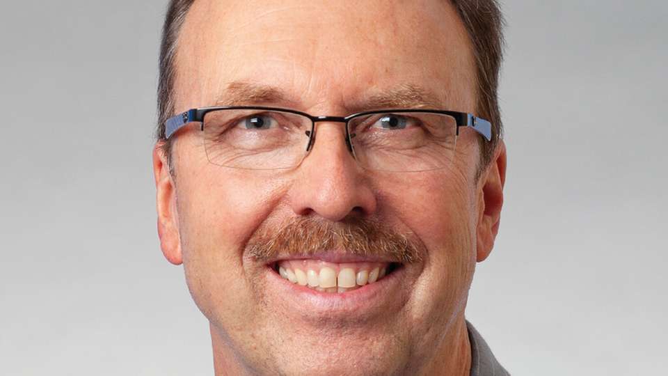  Jürgen Skowaisa, Produktmanager für Radar bei Vega, betont: „Die neuen Radarsensoren lassen sich problemlos auf bestehende Halterungen setzen – das spart Zeit und vermeidet Umbauten.“