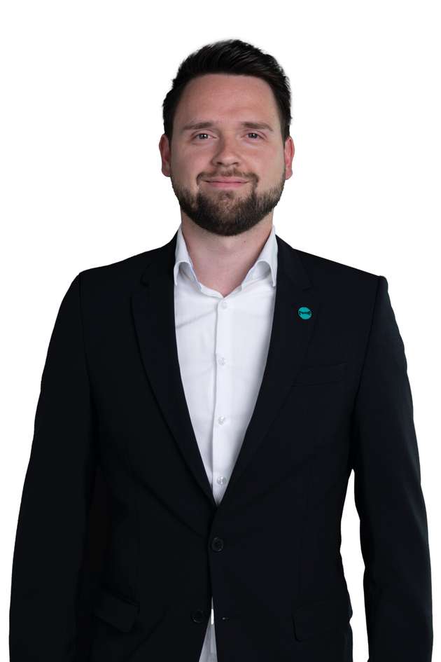Alexander Kemmling, Deputy Team Leader Special Applications & Explosion Prevention, Rembe: Für eine nachhaltige und energetisch optimierte Trocknung sind präzise Prozessdaten essenziell. Ein zentraler thermodynamischer Parameter ist die absolute Feuchte der Prozess-Abluft (g/kg), da sie den tatsächlichen Wasserentzug des Produkts – und damit den Trocknungsfortschritt – direkt widerspiegelt. Unser CO.Pilot misst sowohl Kohlenmonoxid zur Brandfrüherkennung als auch die absolute Luftfeuchtigkeit mittels Laserabsorptionsspektroskopie – präzise, zuverlässig und in Echtzeit. Dadurch lassen sich Trocknungsprozesse bewerten, an äußere Einflüsse anpassen, die Produktfeuchte stabil halten und der spezifische Energieeintrag pro Kilogramm verdampftem Wasser gezielt reduzieren – für eine technisch fundierte Prozessoptimierung und messbare Nachhaltigkeit. Der CO.Pilot ist damit weltweit ein weiteres Vorbild in der Kombination echter Nachhaltigkeit und Sicherheit.
Halle 9.0, Stand 503 (Powtech)