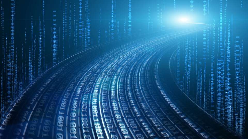 Daten-Streaming-Plattformen schaffen die Grundlage für kontinuierliche Datenverarbeitung,: Sie verbinden Datenquellen effizient, unterstützen neue Anwendungsfälle und liefern Daten dahin, wo sie im Betrieb unmittelbar benötigt werden. 
