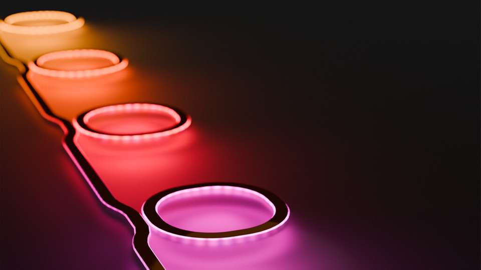 Ein Ringlasersystem erzeugt Licht variabler Wellenlänge.