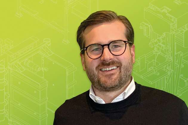 Sebastian Pohl, Geschäftsführer, Greif-Velox: Mit unserer Vakuumpacker-Technologie VeloVac und der energieeffizienten DryVac-Trockenläuferpumpe ermöglichen wir eine deutlich nachhaltigere Abfüllung ultraleichter Pulver: Bis zu 75  Prozent geringere Lager- und Logistikkosten durch extrem kompakte Absackung – und bis zu 70  Prozent weniger Energieverbrauch bei der Vakuumerzeugung. Beides reduziert den CO2-Fußabdruck messbar. Solche Lösungen entstehen nicht zufällig: Sie sind das Ergebnis unseres konsequenten Innovationsanspruchs und unserer Überzeugung, dass echte Fortschritte nur mit Vision und technischer Präzision gelingen.
Halle 9.0, Stand 318 (Powtech)