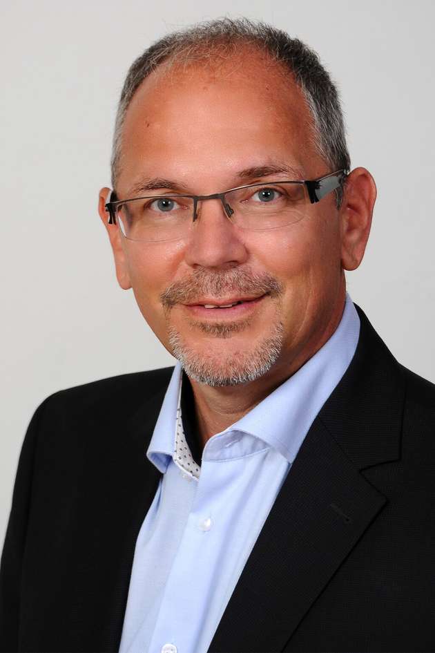 Stephan Romeder, VP Global Business Development, Magic Software: Im Brownfield entscheidet sich die Zukunft industrieller Wettbewerbsfähigkeit. Die größte Herausforderung liegt in der Integration bestehender Systeme ohne Produktionsrisiken. Unsere Cloud Integration Platform „MagicTouch“ vereint Low-Code-Integration, Prozessautomatisierung und Datenorchestrierung in einer zentralen Lösung – herstellerunabhängig, flexibel und skalierbar. So vernetzen wir OT und IT nahtlos, ohne tiefgreifende Eingriffe in bestehende Strukturen. Das ermöglicht eine sichere, schrittweise Digitalisierung, schützt vorhandene Investitionen und hebt neue IIoT-Potenziale – ganz ohne Vendor Lock-in.