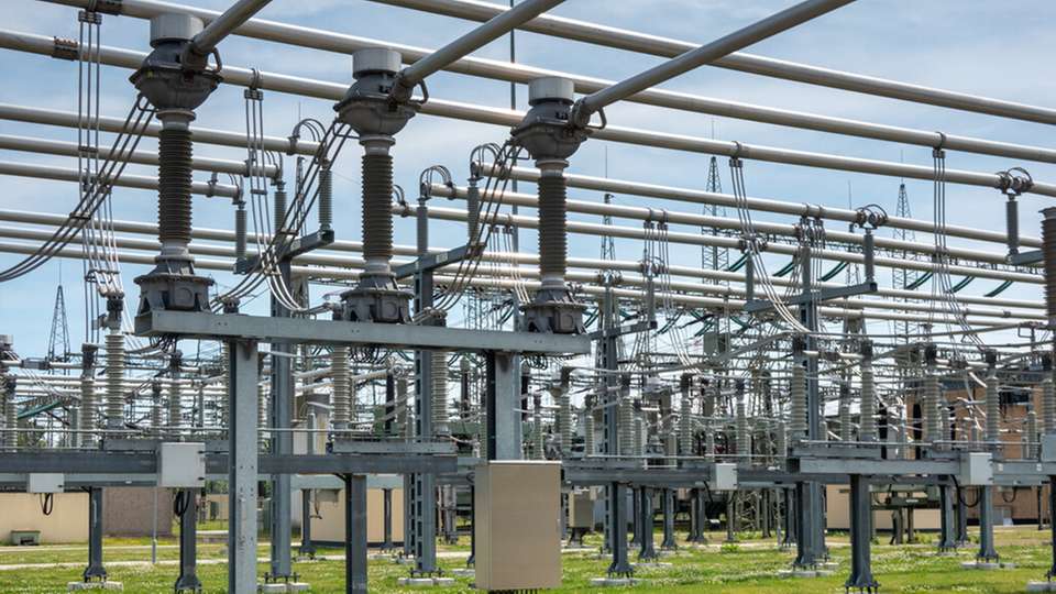 Prysmian und E.ON bündeln ihre Kräfte, um effizientere Stromnetze zu entwickeln. Die Beschleunigung der Energiewende in Deutschland und die Stärkung der Energiesicherheit sind dabei zentrale Prioritäten.