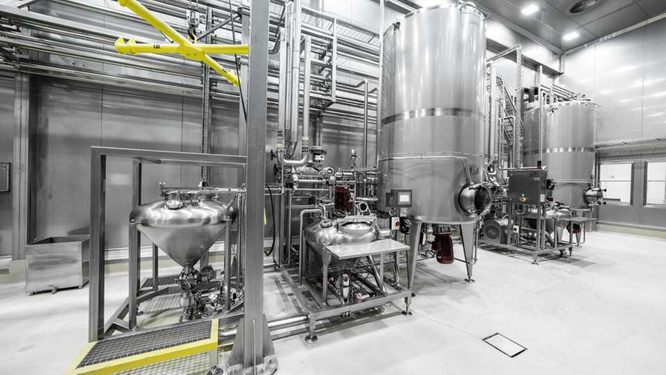 Die flexible Dosier- und Pulverlösestation kann sowohl volle Tankvolumina als auch kleinere Chargen verarbeiten.