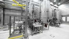 Die flexible Dosier- und Pulverlösestation kann sowohl volle Tankvolumina als auch kleinere Chargen verarbeiten.