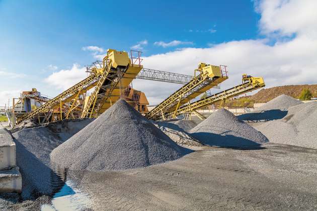 Die Beförderung von Schüttgut stellt hohe Anforderungen an die Leistungsfähigkeit und Robustheit der Antriebstechnik. 