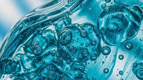 Besonders anspruchsvoll ist die Verarbeitung aufgrund der scherempfindlichen Natur des Hydrogels. 