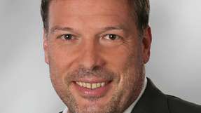 Vom Datenpuzzle zum Big Picture Peter Ertl ist Vertriebsleiter bei Magic Software. Er ist bereits seit mehr als 30 Jahren in der IT-Branche tätig. Das Thema Systemintegration und Prozessautomatisierung hat ihn dabei die gesamte Zeit über begleitet und ist ein Top-Thema, das Entscheider heute mehr denn je beschäftigt. Peter Ertl und sein Team bei Magic Software haben für all die Fragen in diesem Kontext die richtigen Antworten.