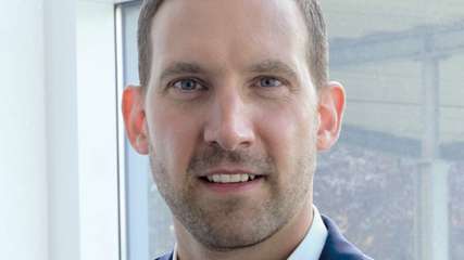 Prof. Dr. Tobias Bornemann ist bei der Continental Automotive Technologies im Bereich Autonomous Mobile Robots als Senior Product Manager beschäftigt. Dort ist er für die strategische Weiterentwicklung zukünftiger Roboterkonzepte für den Einsatz in Produktion und Intralogistik verantwortlich. Zuvor war er mehrere Jahre im Bereich der Automobilindustrie in unterschiedlichen Positionen tätig. Zusätzlich hat er eine Professur an der University of Applied Sciences Frankfurt im Bereich Produktion- und Logistik.