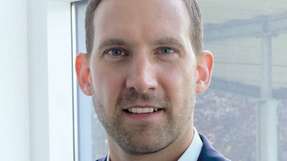 Prof. Dr. Tobias Bornemann ist bei der Continental Automotive Technologies im Bereich Autonomous Mobile Robots als Senior Product Manager beschäftigt. Dort ist er für die strategische Weiterentwicklung zukünftiger Roboterkonzepte für den Einsatz in Produktion und Intralogistik verantwortlich. Zuvor war er mehrere Jahre im Bereich der Automobilindustrie in unterschiedlichen Positionen tätig. Zusätzlich hat er eine Professur an der University of Applied Sciences Frankfurt im Bereich Produktion- und Logistik.