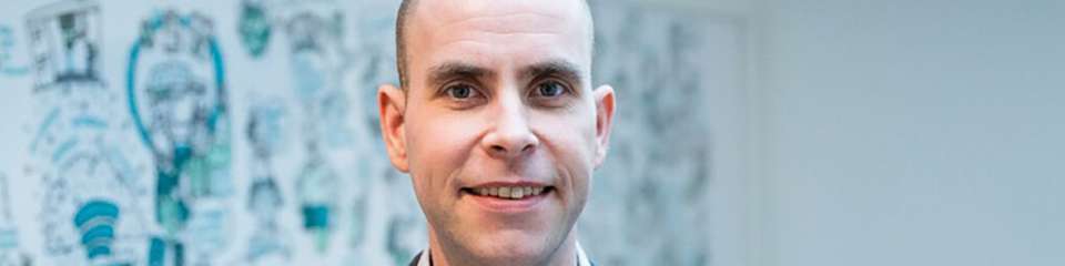 Martin Plutz ist Gründer und geschäftsführender Gesellschafter von Oculavis mit Hauptsitz in Aachen und Offices in Chicago und Shanghai. Das 2016 aus seinen Forschungsaktivitäten am Fraunhofer-Institut für Produktionstechnologie (IPT) hervorgegangene Unternehmen entwickelt mit 70 Mitarbeitern die vielfach ausgezeichnete Smart Service & CMMS Plattform Oculavis. Martin Plutz studierte Wirtschaftsingenieurwesen mit der Fachrichtung Maschinenbau an der RWTH Aachen University und ist zudem ehrenamtlich als Startup Mentor bei der RWTH Innovation engagiert.