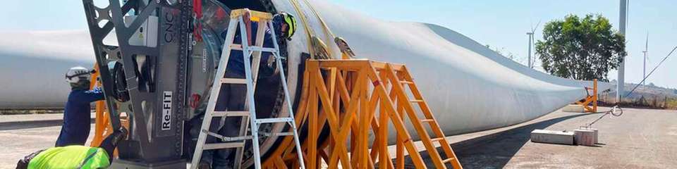 Das erste Projekt zur Wiederaufbereitung von Rotorblattwurzeln mit der Re-FIT-Methode von We4Ce und CNC Onsite wurde in einem 50-MW-Windpark in Südasien durchgeführt – ohne Transport und mit einem geschulten Kundenteam vor Ort.