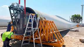 Das erste Projekt zur Wiederaufbereitung von Rotorblattwurzeln mit der Re-FIT-Methode von We4Ce und CNC Onsite wurde in einem 50-MW-Windpark in Südasien durchgeführt – ohne Transport und mit einem geschulten Kundenteam vor Ort.