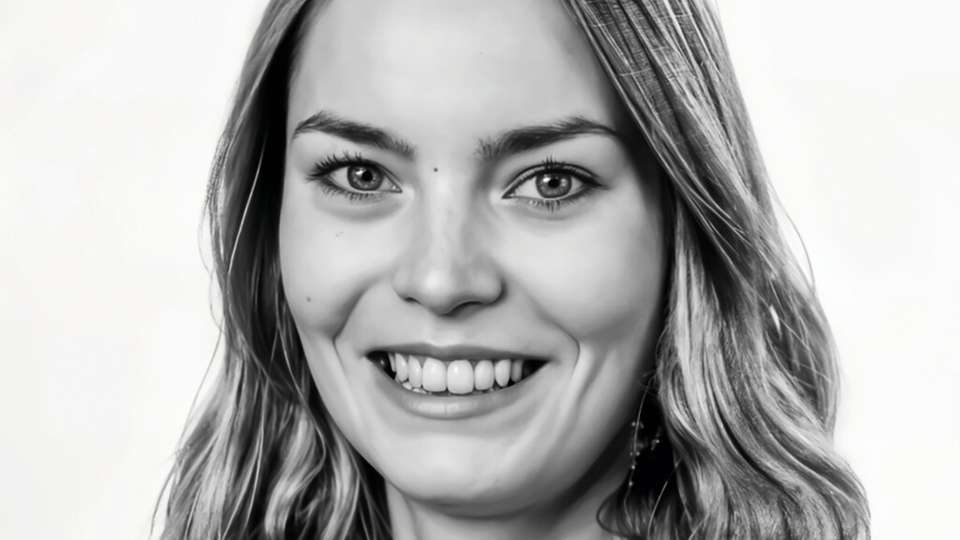 Wasserstoff: neuer Markt, neue Chancen Lisa Raab hat 2023 gemeinsam mit ihrem Mitgründer das Kl-basierte Start-up Spotium aus Karlsruhe gegründet und verantwortet dort als CEO den Vertrieb und Finanzen. Vorher war sie unter anderem in der Unternehmensberatung sowie für EU-Projekte im Bereich Digitalisierung des Maschinenbau tätig. Durch ihre eigene Vertriebserfahrung brennt sie für das Thema Data Driven Sales.