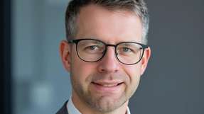 Lebensmittel-Nebenströme – schlummerndes Potenzial?  Seit 2019 ist Dr. Mathias Aschenbrenner im Vertrieb bei Flottweg als Global Head Plant Protein Solutions tätig. Zuvor war er von 2013 bis 2019 als Projektmanager Technik bei Sandoz/Novartis beschäftigt. Seine akademische Laufbahn begann mit dem Studium der Lebensmittelverfahrenstechnik an der TU München Weihenstephan von 2002 bis 2008, gefolgt von einer Promotion am Lehrstuhl für Lebensmittelverfahrenstechnik an derselben Universität bei Prof. Kulozik, die er 2012 abschloss.