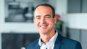 Wie Fertigungstiefe und Agilität die Wettbewerbsfähigkeit stärken Christian Reuter startete 1992 seine Ausbildung bei Harmonic Drive, einem führenden Hersteller präziser Antriebssysteme. Er durchlief Stationen als Teamleiter, Gruppen- und Abteilungsleiter sowie Vice President Production. Seit November 2024 ist er COO der Harmonic Drive. Mit Wohnsitz in Limburg verbindet ihn eine enge regionale Bindung zu dem mittelständischen Unternehmen, das für Präzision, Zuverlässigkeit und Innovation in der Antriebstechnik steht.