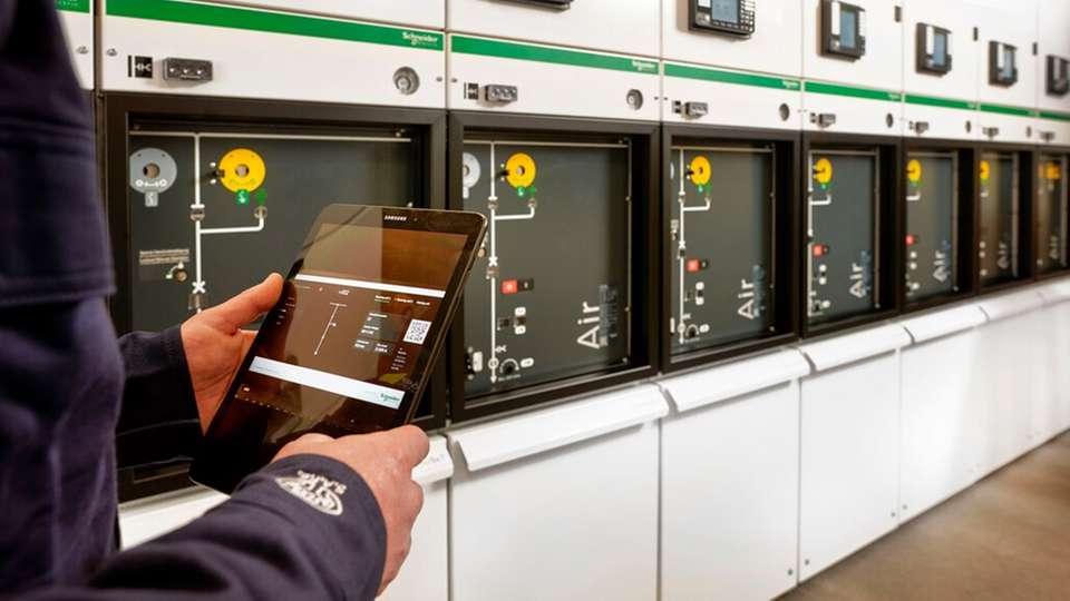Schneider Electric und E.ON schließen eine langfristige Partnerschaft zur Beschleunigung der Energiewende mit SF6-freien Mittelspannungsschaltanlagen.