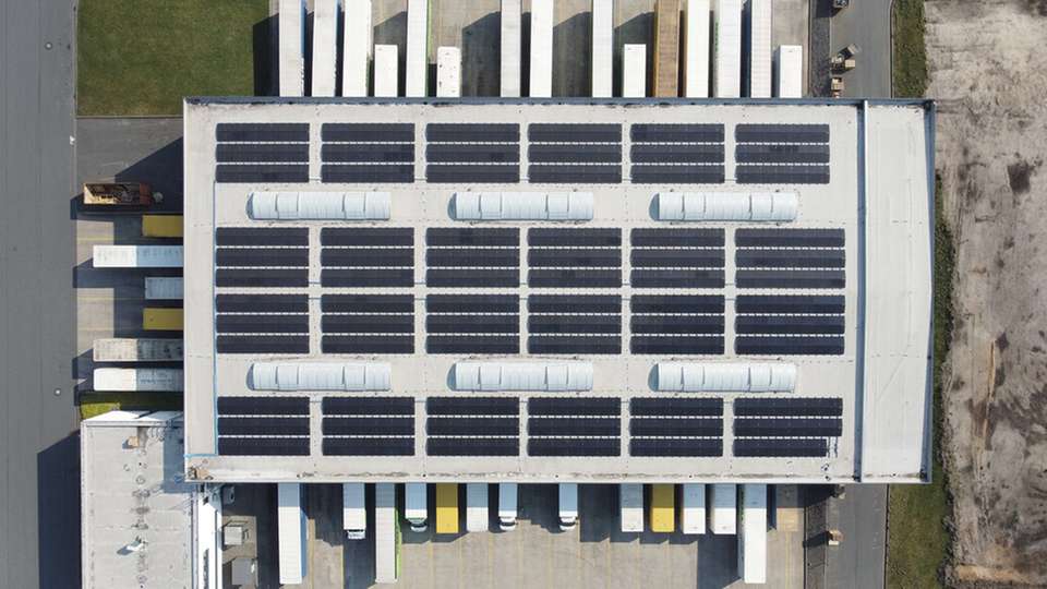 Die intelligenten Energiesysteme von Greenflash machen die Mobilitätswende für Logistikunternehmen zu einem Wettbewerbsvorteil. Das Bild zeigt ein Referenzprojekt mit Boll Logistik.