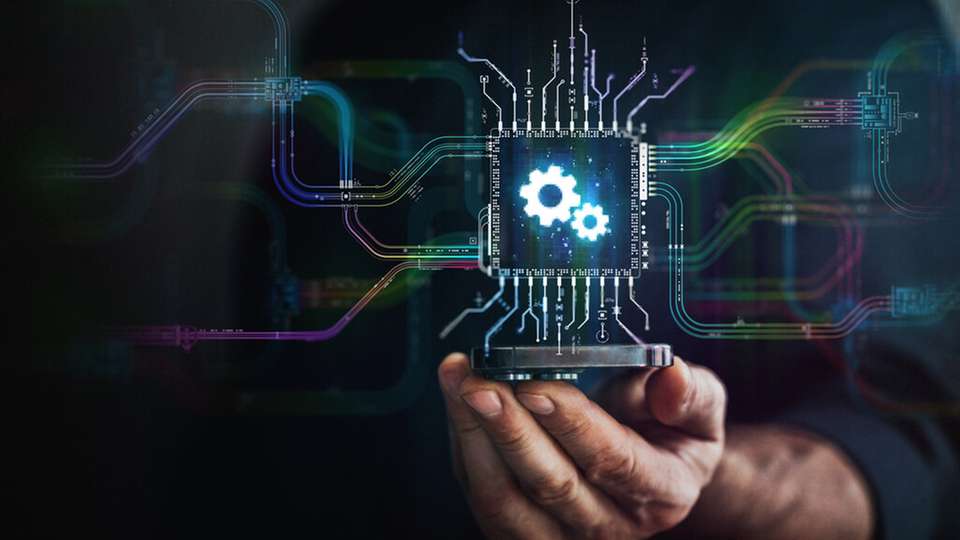 Forscher des MIT haben einen Senderchip entwickelt, der die Energieeffizienz der drahtlosen Kommunikation erheblich verbessert und damit die Reichweite und Akkulaufzeit eines verbundenen Geräts erhöhen könnte.