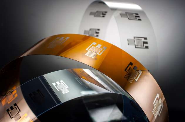 Direktdruck: Das Fraunhofer ILT führt einen Dehnungsmesssensor vor, der sich dank der Kombination von Druck- und Lasertechnik direkt und automatisierbar auf dem Bauteil aufbringen lässt.