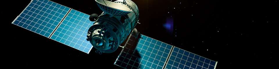 Perowskit-Solarzellen könnten durch neue Schutzbeschichtungen künftig auch unter harschen Bedingungen im All eingesetzt werden, wie etwa auf Satelliten im erdnahen Orbit. Forschende testeten eine Lösung, die 20 Jahre Weltraumstrahlung simuliert.