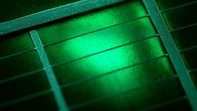 Selbstorganisierte Monoschichten aus Phenothiazin steigern die Effizienz und Qualität von Zinn-Perowskit-Solarzellen und verringern Rekombinationsverluste.