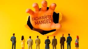 Moderne Auswahlverfahren und offene Unternehmenskultur: So gewinnen Industrieunternehmen auch in Zeiten des Fachkräftemangels neue Talente.