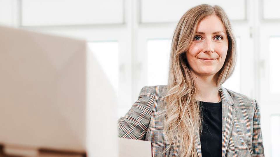 Multifunktionstool für innovative Kunststoffe Viktoria Rothleitner ist Mitgründerin und Geschäftsführerin von Polytives, einem Unternehmen, das innovative polymere Additive für die Kunststoffindustrie entwickelt. Mit einem naturwissenschaftlichen Hintergrund und einem Master in Betriebswirtschaftslehre hat sie maßgeblich zur zum Aufbau des Unternehmens beigetragen.