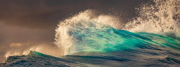 Die schwimmenden Reaktoren nutzen natürliche Gezeitenbewegungen und Meeresströmungen, um Meerwasser passiv durch das System zirkulieren zu lassen, wobei unter Sonneneinstrahlung kontinuierlich gelöstes CO2 in Synthesegas umgewandelt wird.