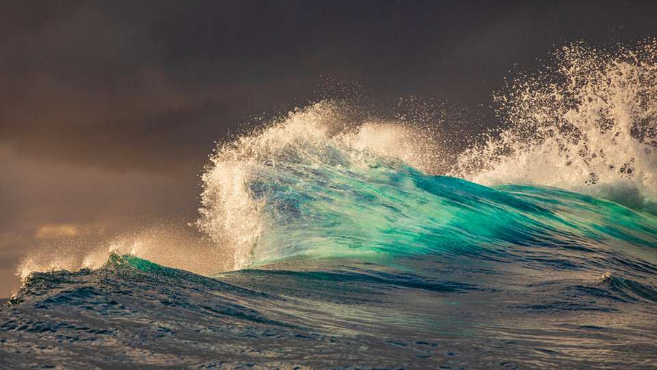 Die schwimmenden Reaktoren nutzen natürliche Gezeitenbewegungen und Meeresströmungen, um Meerwasser passiv durch das System zirkulieren zu lassen, wobei unter Sonneneinstrahlung kontinuierlich gelöstes CO2 in Synthesegas umgewandelt wird.