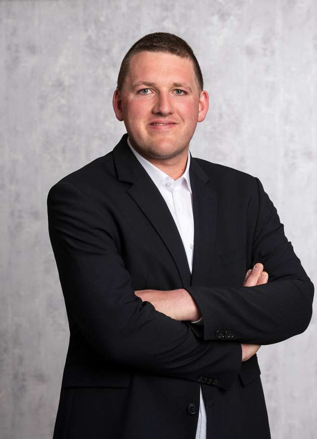 Dr.-Ing. Stefan Siegfried Veit, Ingenieur der Elektrotechnik (B. Eng.) und Energie- und Umweltmanagement (MBA), leitet die Abteilung Elektro- und Gebäudetechnik bei TÜV SÜD Industrie Service in Augsburg.