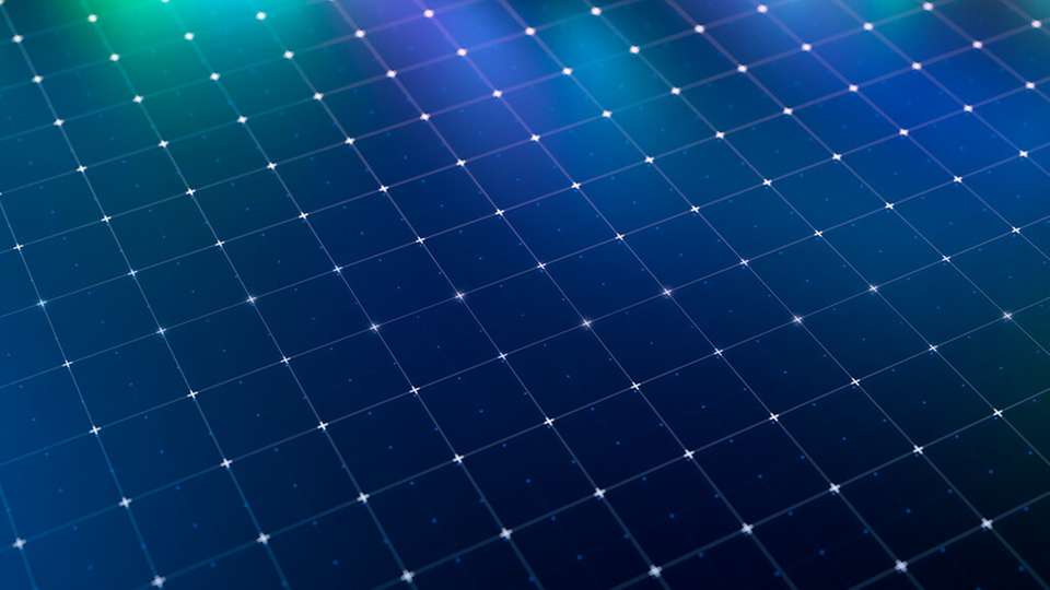 Ausgediente Solarmodule stellen die Branche vor wachsende Recyclingaufgaben – EU-Richtlinien und nationale Gesetze geben den Rahmen für Rücknahme und Wiederverwertung vor.