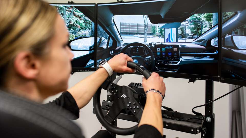 Nach dem Training sollen die autonomen Systeme ausschließlich anhand der Onboard-Kamerabilder Absichten erkennen und daraus auf künftige Bewegungsabläufe schließen.