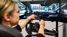 Nach dem Training sollen die autonomen Systeme ausschließlich anhand der Onboard-Kamerabilder Absichten erkennen und daraus auf künftige Bewegungsabläufe schließen.