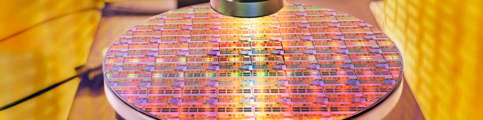Ein Forschungsteam am KAIST hat den weltweit leistungsstärksten selbstversorgenden Photodetektor entwickelt. Das neuartige Bauelement arbeitet ohne externe Stromversorgung, erreicht eine mehr als 20-fach höhere Empfindlichkeit als herkömmliche Sensoren und eröffnet neue Möglichkeiten für IoT, Biosignalüberwachung und autonome Systeme.