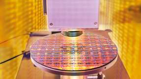 Ein Forschungsteam am KAIST hat den weltweit leistungsstärksten selbstversorgenden Photodetektor entwickelt. Das neuartige Bauelement arbeitet ohne externe Stromversorgung, erreicht eine mehr als 20-fach höhere Empfindlichkeit als herkömmliche Sensoren und eröffnet neue Möglichkeiten für IoT, Biosignalüberwachung und autonome Systeme.