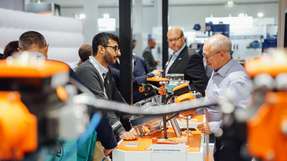 Die Jubiläumsausgabe der Solids Dortmund 2026 bietet neben über 300 Ausstellern neue Formate wie die Special Area „Prozessautomatisierung“, den Polish Pavilion, einen erstmals vergebenen Start-up-Award sowie den Branchen-Podcast „Bulk-Talk“.