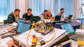 Für Produktionsverantwortliche, Instandhaltung, OT/IT-Teams sowie Engineering und Energiemanagement bietet der Treff damit genau das, was im Alltag oft fehlt: die Gelegenheit, Technologien unter Realbedingungen zu prüfen, Entscheidungen fundiert vorzubereiten und Roadmaps zu schärfen.